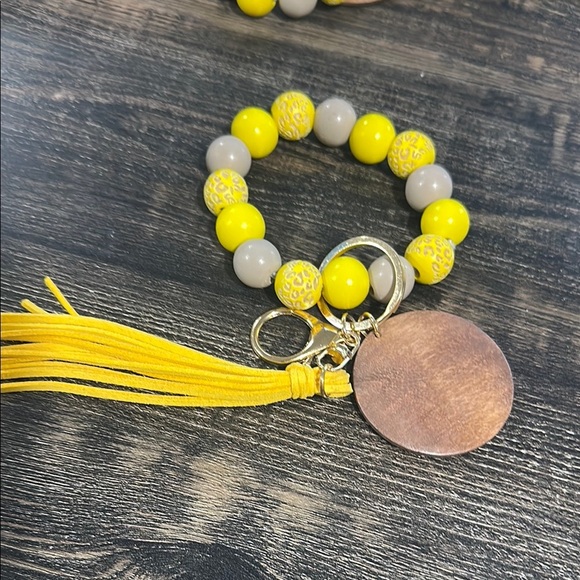 NWT Mama Wooden Beaded Bracelet Keychain with Tassel & Thick Charm Yellow - Picture 4 of 4
